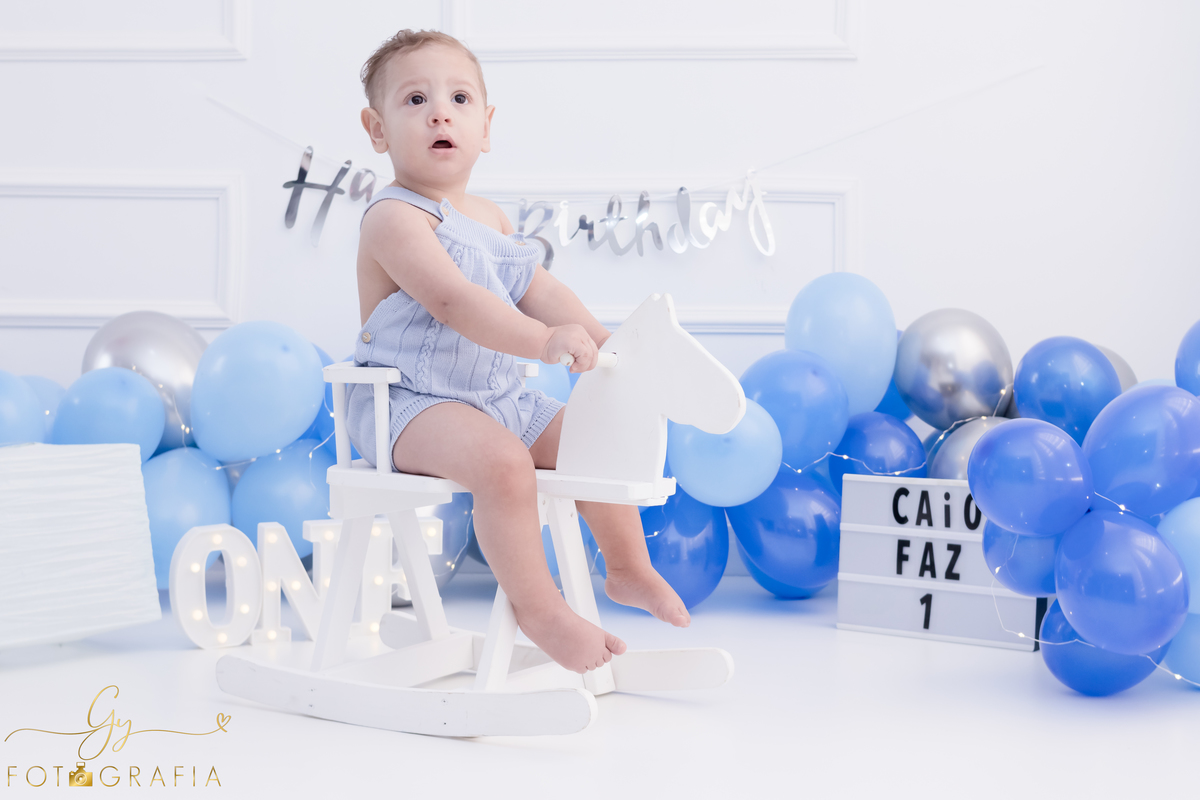 Ensaio smash the cake em estúdio. Fotógrafo em Londrina Especializado em ensaios de bebês e crianças. Momento registrado pela fotógrafa Giscellayne | Gy Fotografia.