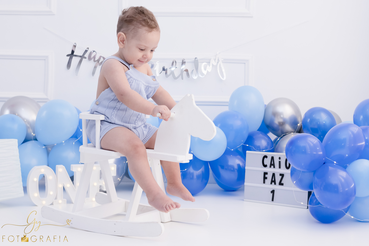 Ensaio smash the cake em estúdio. Fotógrafo em Londrina Especializado em ensaios de bebês e crianças. Momento registrado pela fotógrafa Giscellayne | Gy Fotografia.
