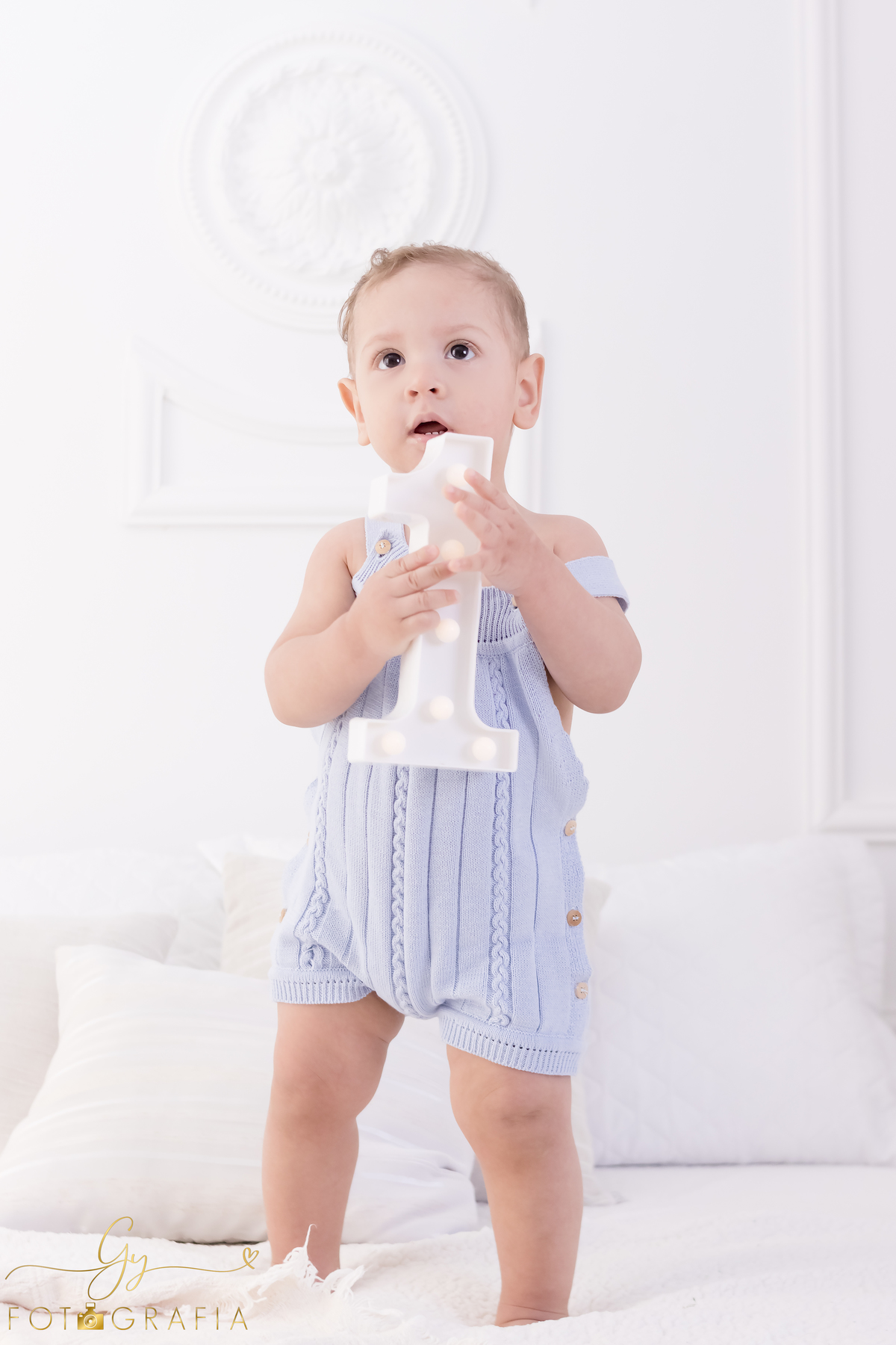 Ensaio smash the cake em estúdio. Fotógrafo em Londrina Especializado em ensaios de bebês e crianças. Momento registrado pela fotógrafa Giscellayne | Gy Fotografia.