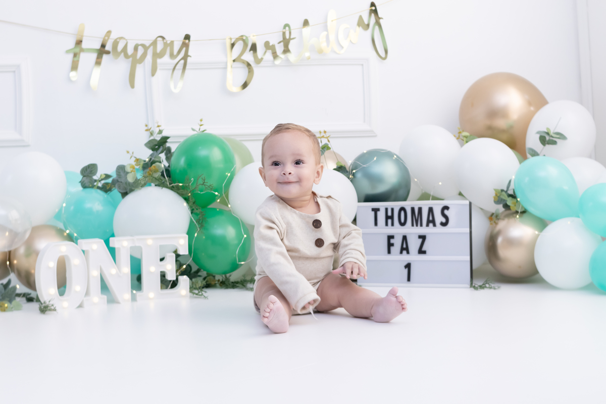 Ensaio smash the cake em estúdio. Fotógrafo em Londrina Especializado em ensaios de bebês e crianças. Momento registrado pela fotógrafa Giscellayne | Gy Fotografia.
