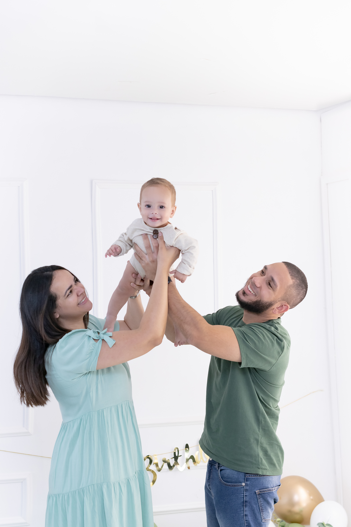 Ensaio smash the cake em estúdio. Fotógrafo em Londrina Especializado em ensaios de bebês e crianças. Momento registrado pela fotógrafa Giscellayne | Gy Fotografia.