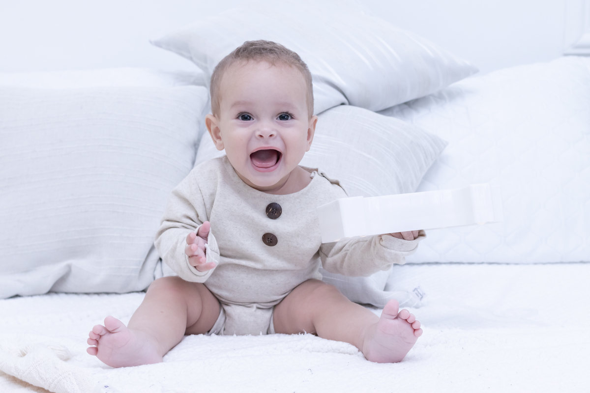 Ensaio smash the cake em estúdio. Fotógrafo em Londrina Especializado em ensaios de bebês e crianças. Momento registrado pela fotógrafa Giscellayne | Gy Fotografia.