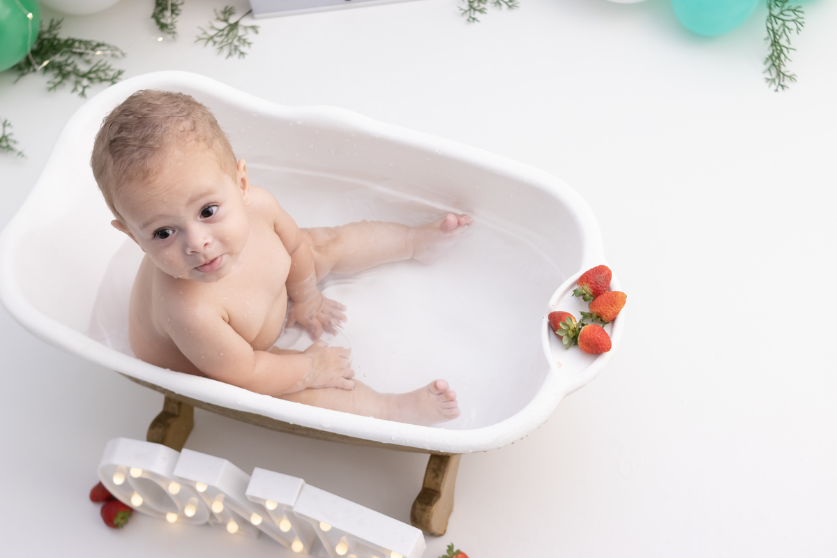 Ensaio smash the cake em estúdio. Fotógrafo em Londrina Especializado em ensaios de bebês e crianças. Momento registrado pela fotógrafa Giscellayne | Gy Fotografia.