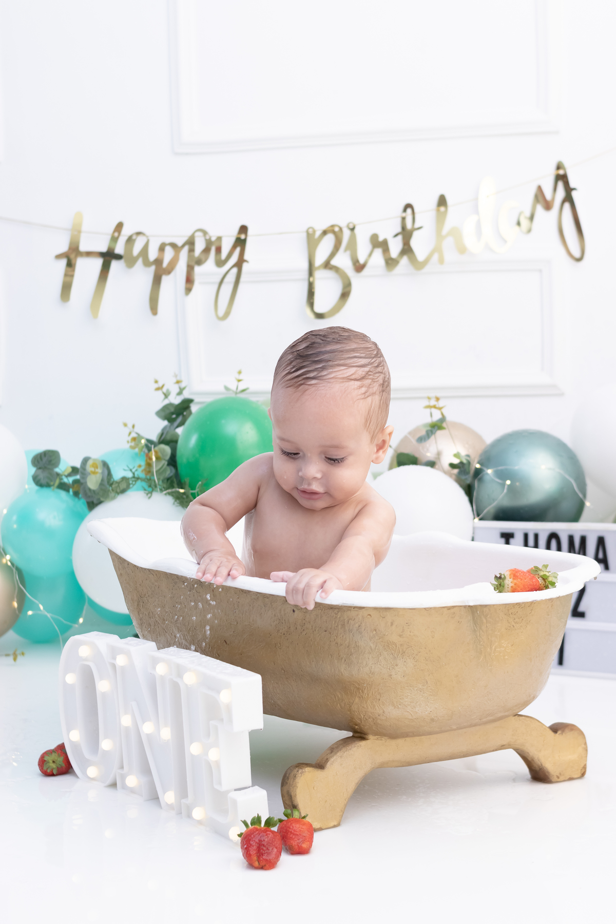 Ensaio smash the cake em estúdio. Fotógrafo em Londrina Especializado em ensaios de bebês e crianças. Momento registrado pela fotógrafa Giscellayne | Gy Fotografia.
