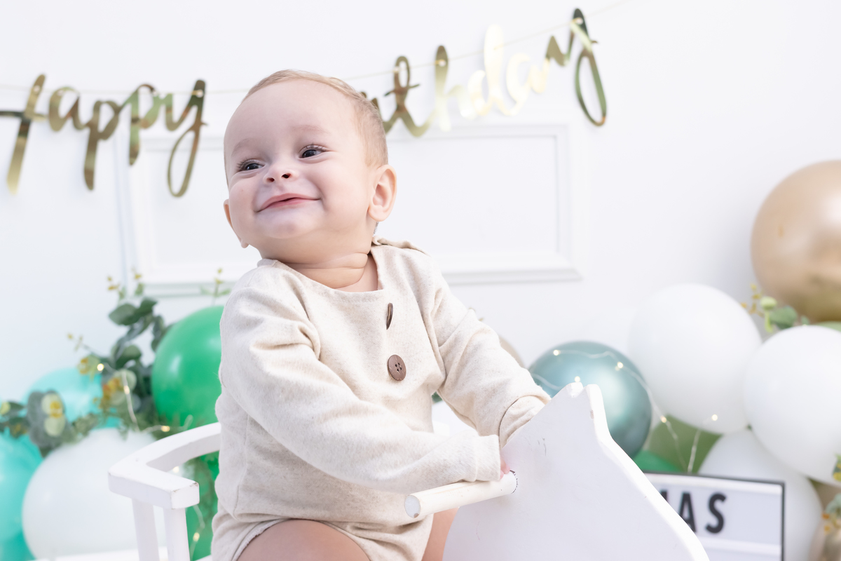 Ensaio smash the cake em estúdio. Fotógrafo em Londrina Especializado em ensaios de bebês e crianças. Momento registrado pela fotógrafa Giscellayne | Gy Fotografia.