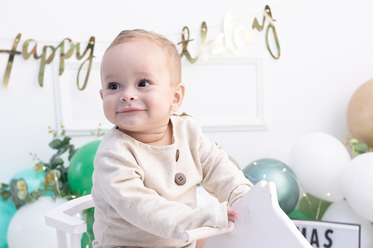 Ensaio smash the cake em estúdio. Fotógrafo em Londrina Especializado em ensaios de bebês e crianças. Momento registrado pela fotógrafa Giscellayne | Gy Fotografia.