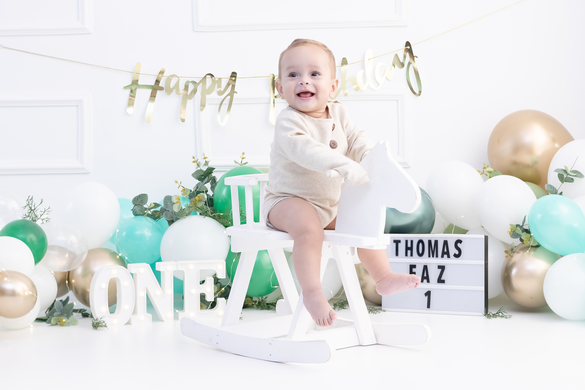 Ensaio smash the cake em estúdio. Fotógrafo em Londrina Especializado em ensaios de bebês e crianças. Momento registrado pela fotógrafa Giscellayne | Gy Fotografia.