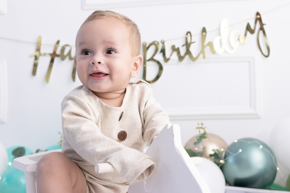Ensaio smash the cake em estúdio. Fotógrafo em Londrina Especializado em ensaios de bebês e crianças. Momento registrado pela fotógrafa Giscellayne | Gy Fotografia.
