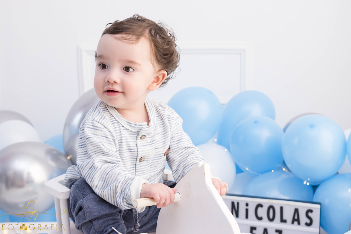 Ensaio smash the cake clean. ensaio de 1 ano do bebe. ensaio em estudio. Momento registrado pela fotografa Giscellayne - Gy fotografia. Fotografo em Londrina.
