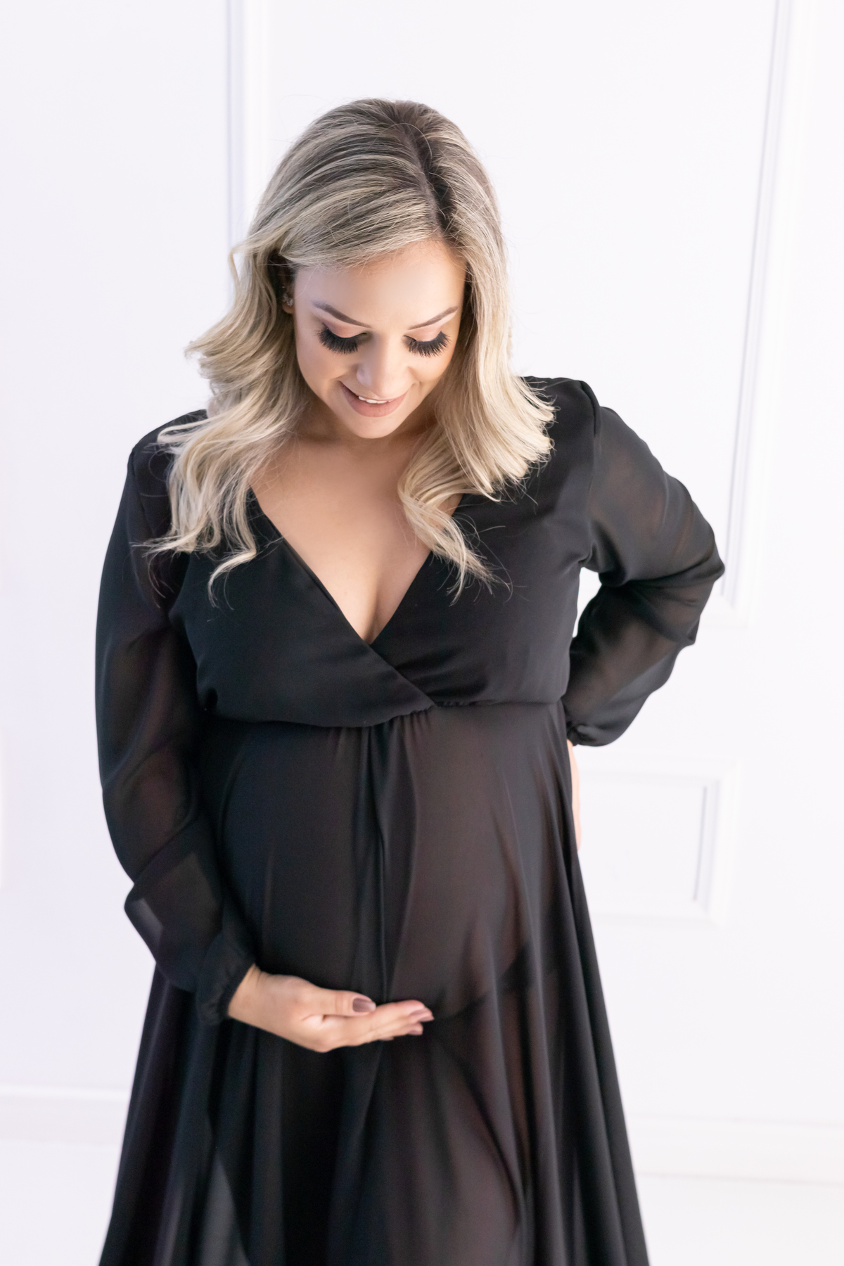 Ensaio de gestante em estúdio com Pet! Ensaio gestante com Husky siberiano. Fotógrafo em londrina especializado em ensaios de gestante e bebês. Momento registrado pela fotógrafa Giscellayne, Gy fotografia.