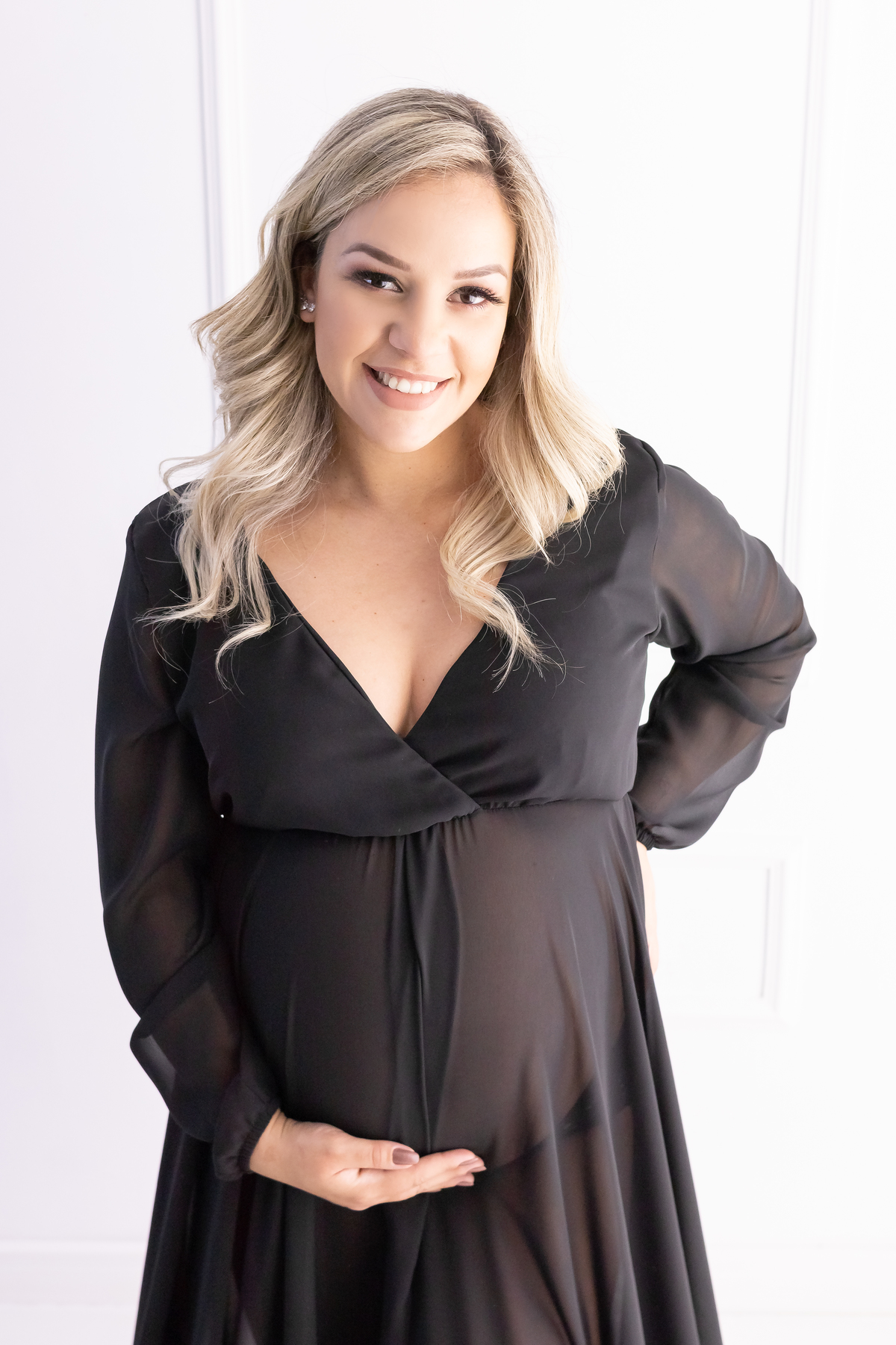 Ensaio de gestante em estúdio com Pet! Ensaio gestante com Husky siberiano. Fotógrafo em londrina especializado em ensaios de gestante e bebês. Momento registrado pela fotógrafa Giscellayne, Gy fotografia.