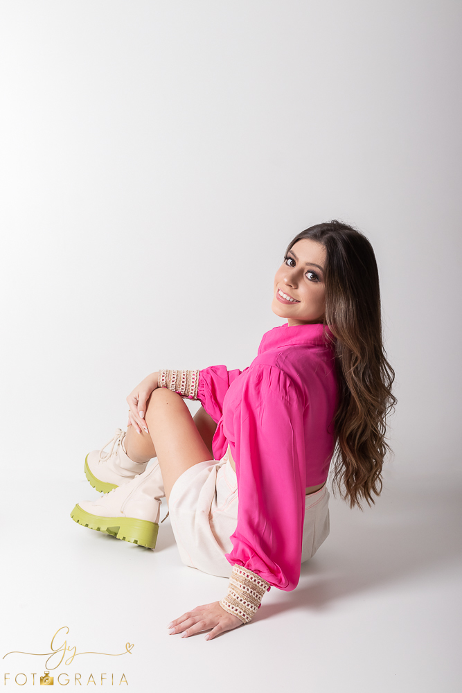 Book pessoal, ensaio de fotos em estúdio, fotógrafo em Londrina. Momento registrado pela fotógrafa Giscellayne- Gy fotografia.
