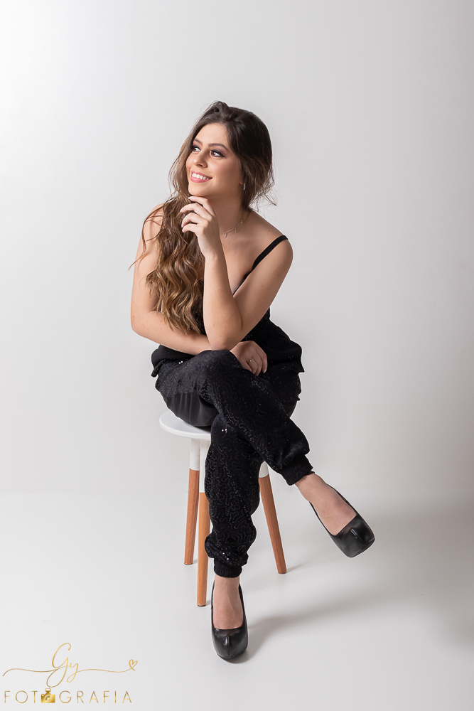 Book pessoal, ensaio de fotos em estúdio, fotógrafo em Londrina. Momento registrado pela fotógrafa Giscellayne- Gy fotografia.