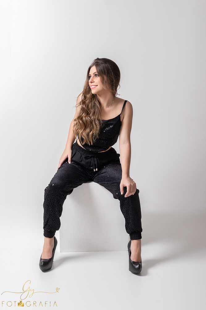 Book pessoal, ensaio de fotos em estúdio, fotógrafo em Londrina. Momento registrado pela fotógrafa Giscellayne- Gy fotografia.