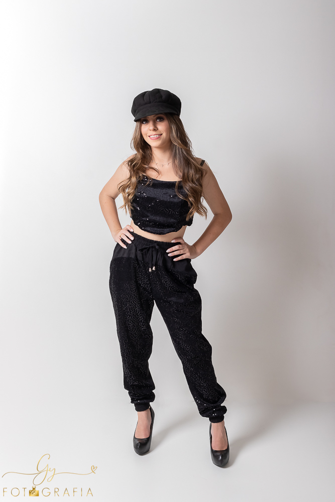 Book pessoal, ensaio de fotos em estúdio, fotógrafo em Londrina. Momento registrado pela fotógrafa Giscellayne- Gy fotografia.