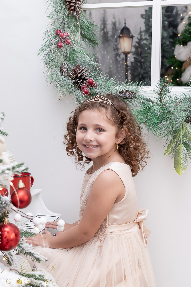 Ensaio de natal em londrina com Papai Noel. fotografo em londrina especializado em ensaios de bebes, crianças e família! 
Momento registrado pela fotografa Giscellayne - Gy Fotografia.