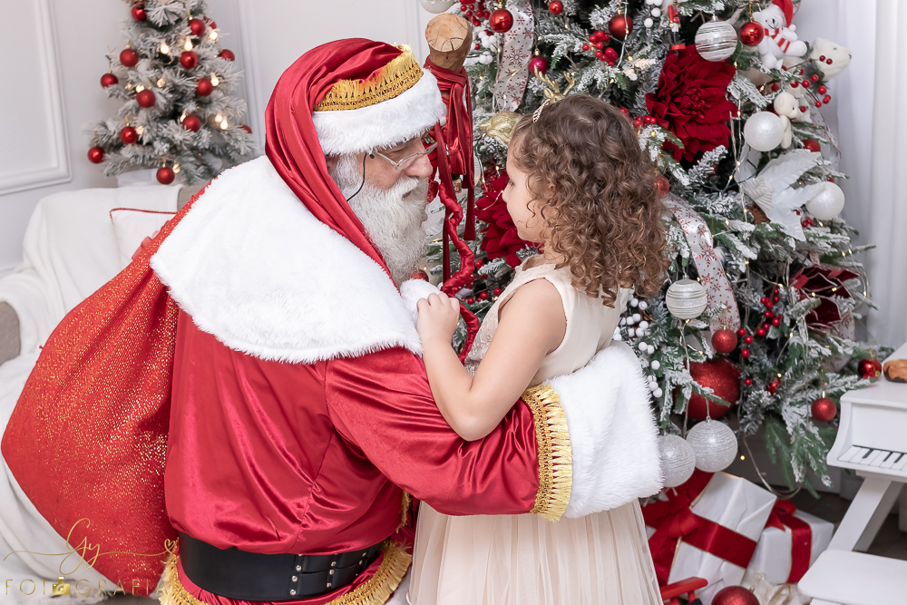 Ensaio de natal em londrina com Papai Noel. fotografo em londrina especializado em ensaios de bebes, crianças e família! 
Momento registrado pela fotografa Giscellayne - Gy Fotografia.