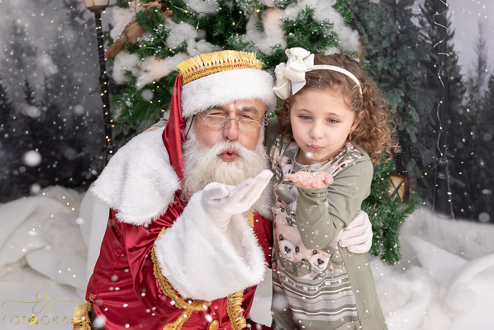 Ensaio de natal em londrina com Papai Noel. fotografo em londrina especializado em ensaios de bebes, crianças e família! 
Momento registrado pela fotografa Giscellayne - Gy Fotografia.