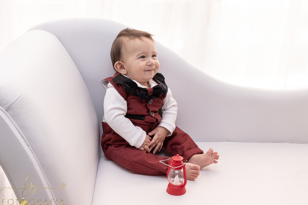 Ensaio de natal em estudio com papai noel. Fotógrafo em Londrina especializado em ensaios de bebes, crianças e famílias. Momento registrado pela fotografa giscellayne. Gy fotografia.