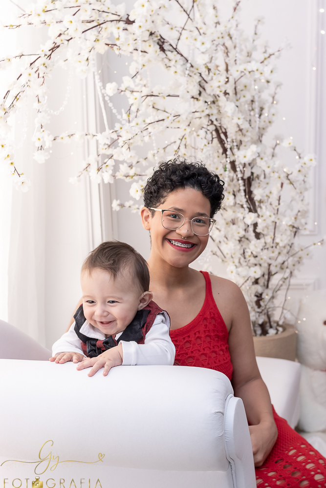 Ensaio de natal em estudio com papai noel. Fotógrafo em Londrina especializado em ensaios de bebes, crianças e famílias. Momento registrado pela fotografa giscellayne. Gy fotografia.