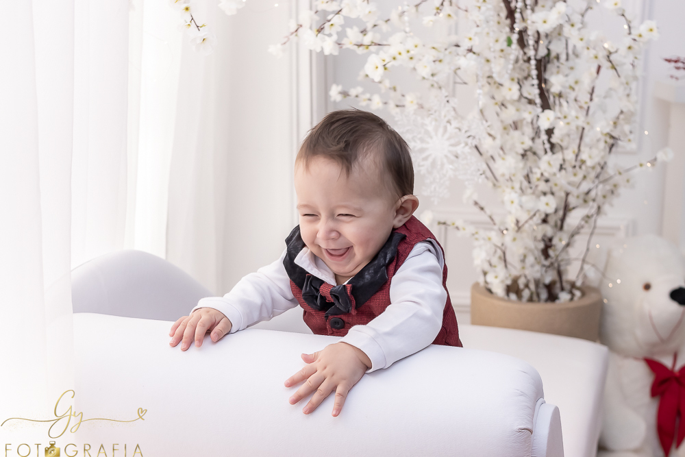 Ensaio de natal em estudio com papai noel. Fotógrafo em Londrina especializado em ensaios de bebes, crianças e famílias. Momento registrado pela fotografa giscellayne. Gy fotografia.