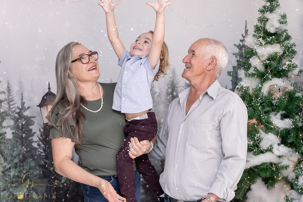 Ensaio de natal em Londrina. Fotógrafo em londrina especializado em ensaios de bebês e crianças. Momento registrado pela fotógrafa Giscellayne | Gy fotografia 