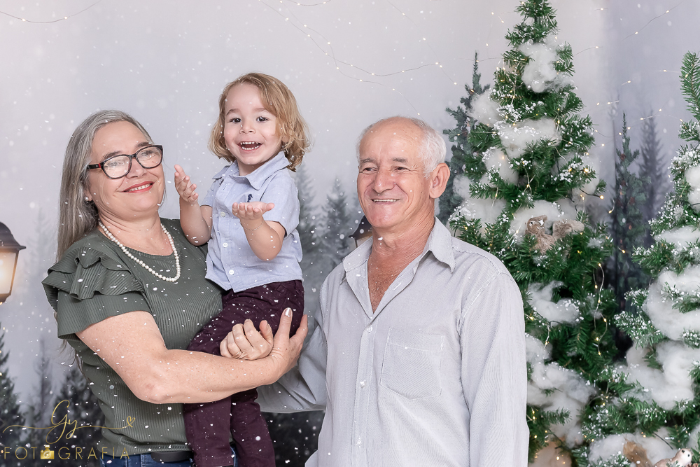 Ensaio de natal em Londrina. Fotógrafo em londrina especializado em ensaios de bebês e crianças. Momento registrado pela fotógrafa Giscellayne | Gy fotografia 