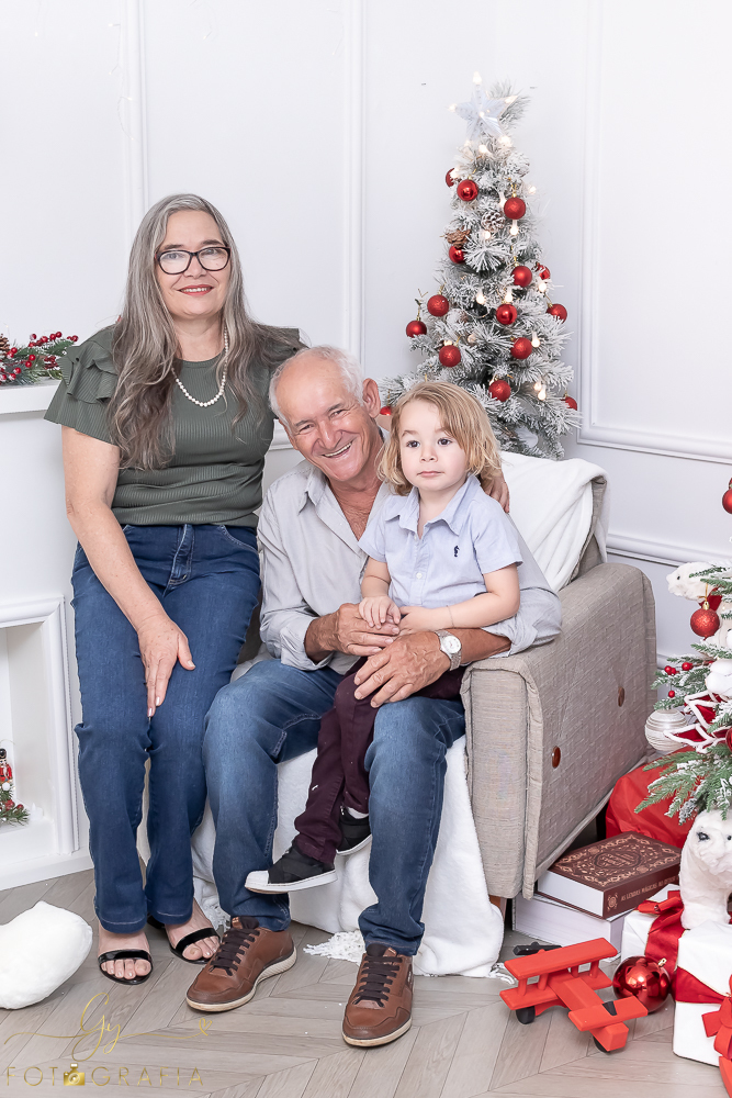 Ensaio de natal em Londrina. Fotógrafo em londrina especializado em ensaios de bebês e crianças. Momento registrado pela fotógrafa Giscellayne | Gy fotografia 