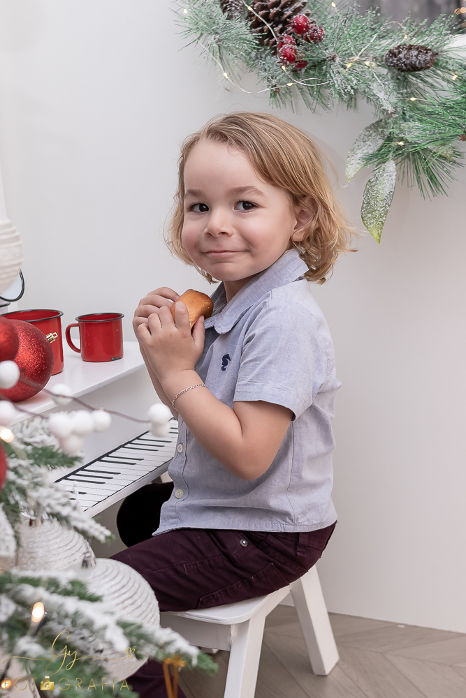 Ensaio de natal em Londrina. Fotógrafo em londrina especializado em ensaios de bebês e crianças. Momento registrado pela fotógrafa Giscellayne | Gy fotografia 