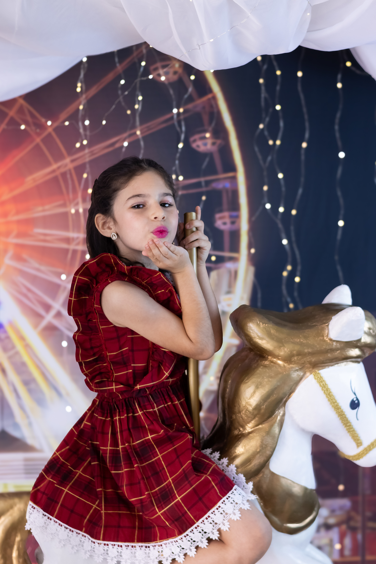 Mini ensaio de natal 2023. fotografo em londrina especializado em ensaios de bebes e crianças, um ensaio para a família toda! Momento registrado pela fotografa Giscellayne - Gy Fotografia.