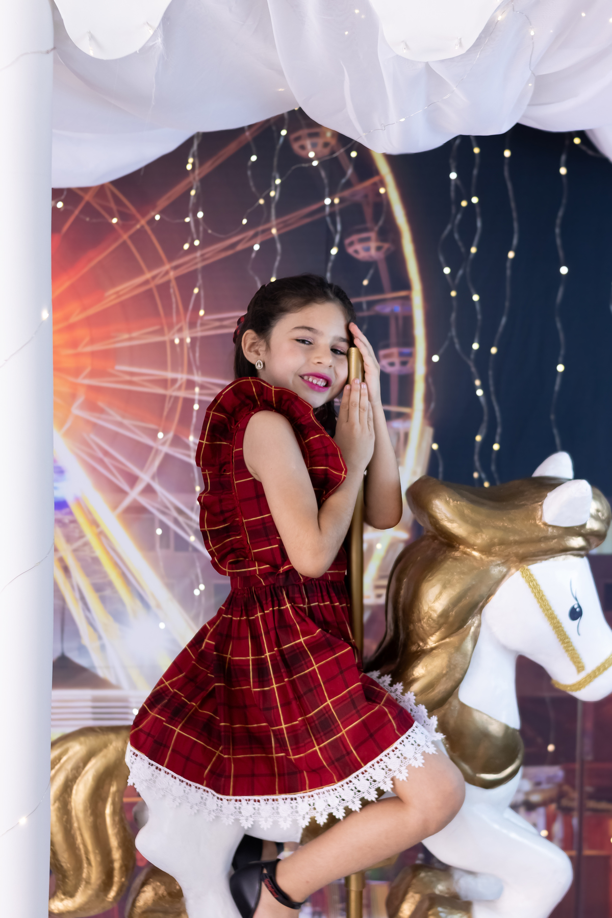 Mini ensaio de natal 2023. fotografo em londrina especializado em ensaios de bebes e crianças, um ensaio para a família toda! Momento registrado pela fotografa Giscellayne - Gy Fotografia.