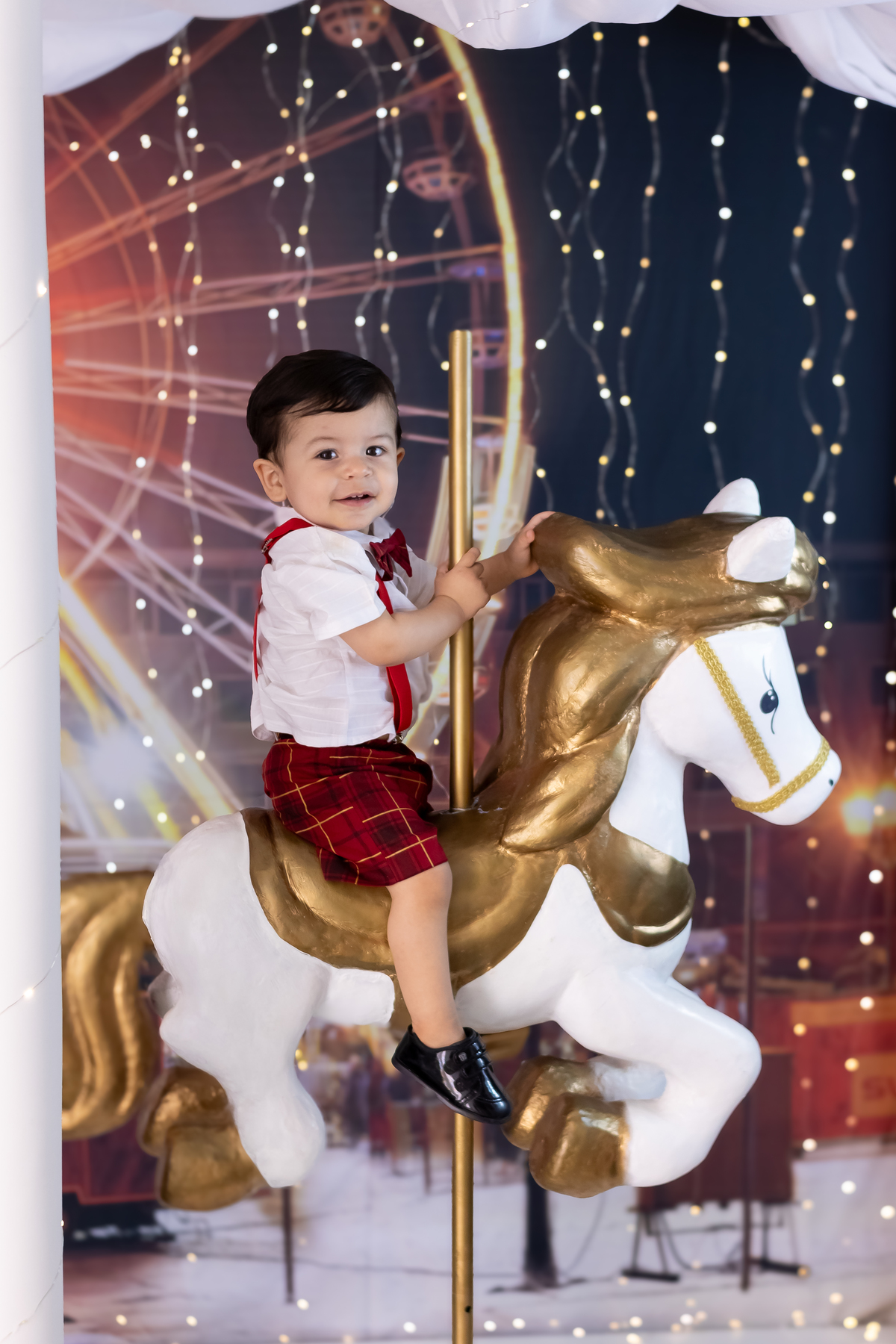 Mini ensaio de natal 2023. fotografo em londrina especializado em ensaios de bebes e crianças, um ensaio para a família toda! Momento registrado pela fotografa Giscellayne - Gy Fotografia.