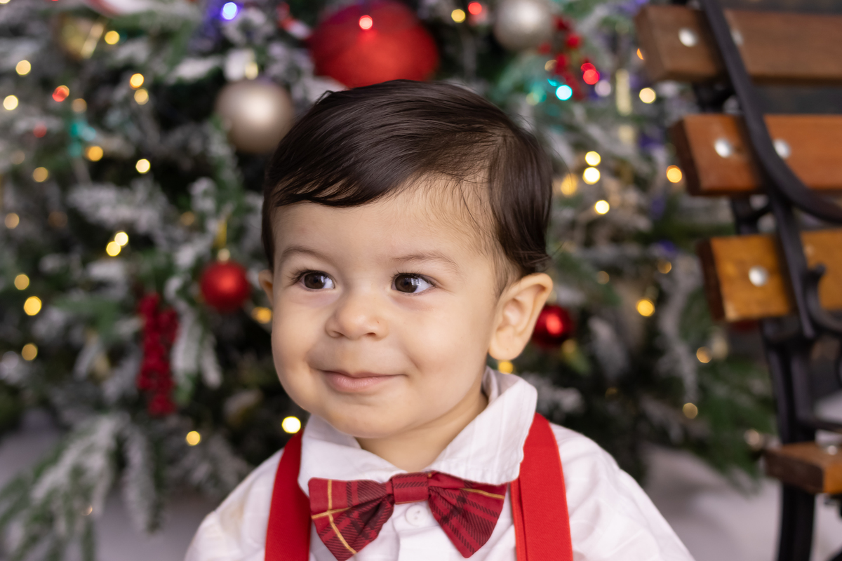 Mini ensaio de natal 2023. fotografo em londrina especializado em ensaios de bebes e crianças, um ensaio para a família toda! Momento registrado pela fotografa Giscellayne - Gy Fotografia.