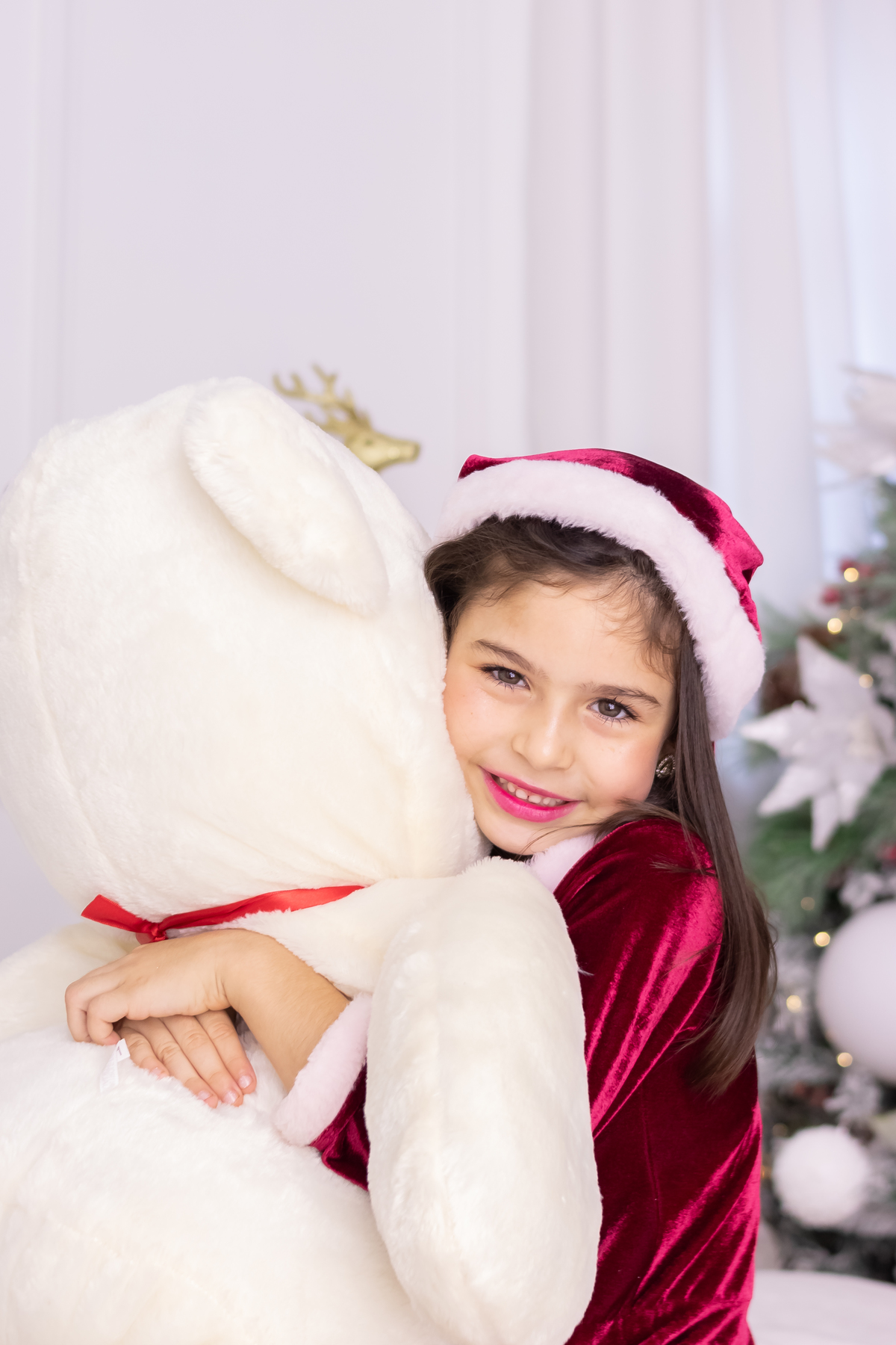 Mini ensaio de natal 2023. fotografo em londrina especializado em ensaios de bebes e crianças, um ensaio para a família toda! Momento registrado pela fotografa Giscellayne - Gy Fotografia.