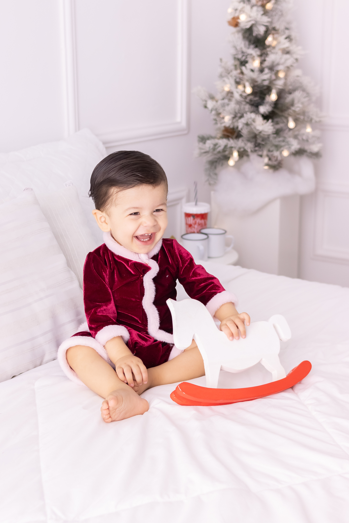 Mini ensaio de natal 2023. fotografo em londrina especializado em ensaios de bebes e crianças, um ensaio para a família toda! Momento registrado pela fotografa Giscellayne - Gy Fotografia.