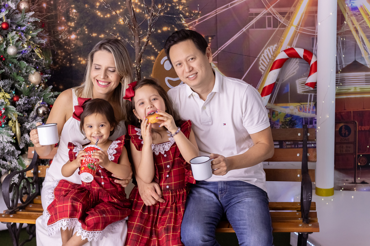 Mini ensaio especial de natal. momento registrado pela fotografa Giscellayne - Gy Fotografia. Fotografo especialista em ensaios de bebes e crianças. ensaio para toda a família de todas as idades