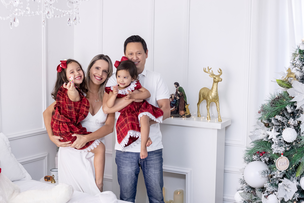 Mini ensaio especial de natal. momento registrado pela fotografa Giscellayne - Gy Fotografia. Fotografo especialista em ensaios de bebes e crianças. ensaio para toda a família de todas as idades