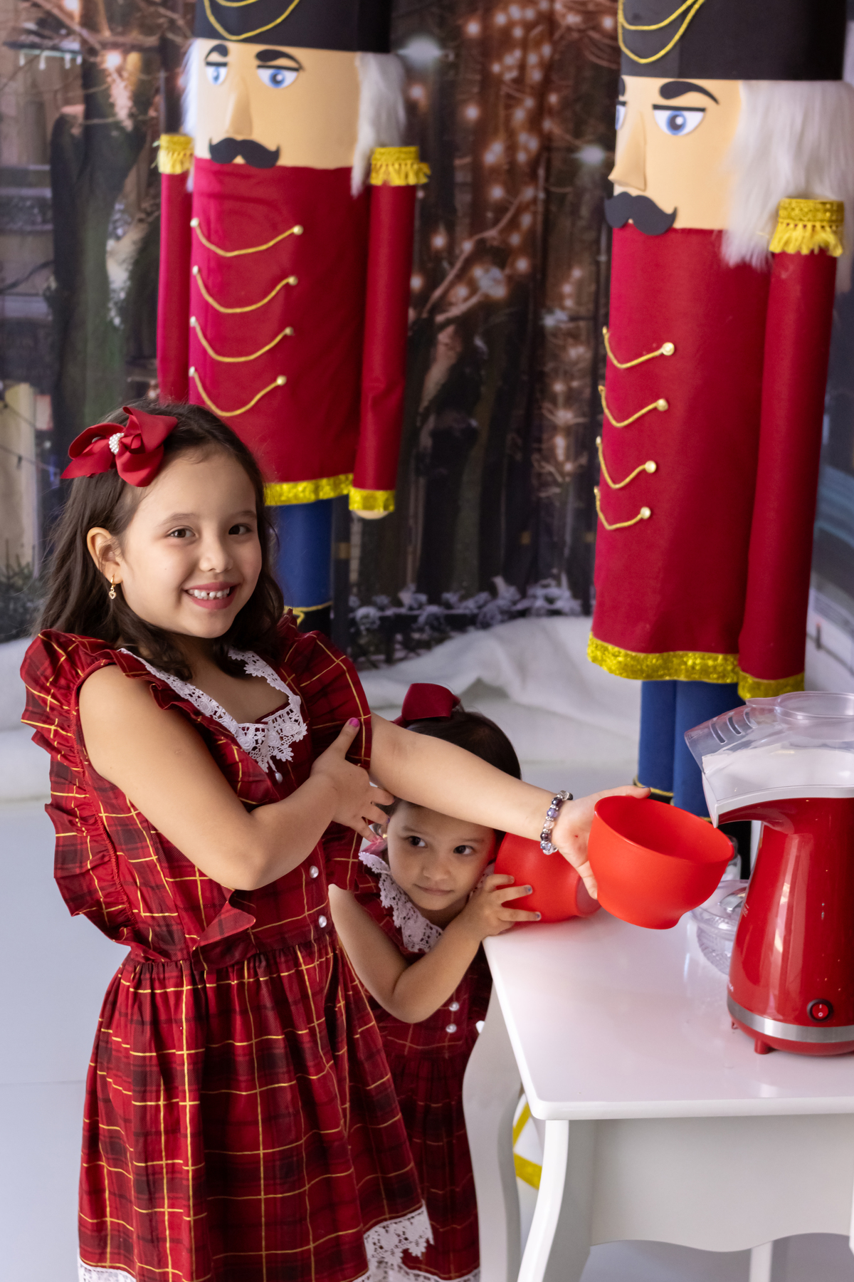 Mini ensaio especial de natal. momento registrado pela fotografa Giscellayne - Gy Fotografia. Fotografo especialista em ensaios de bebes e crianças. ensaio para toda a família de todas as idades