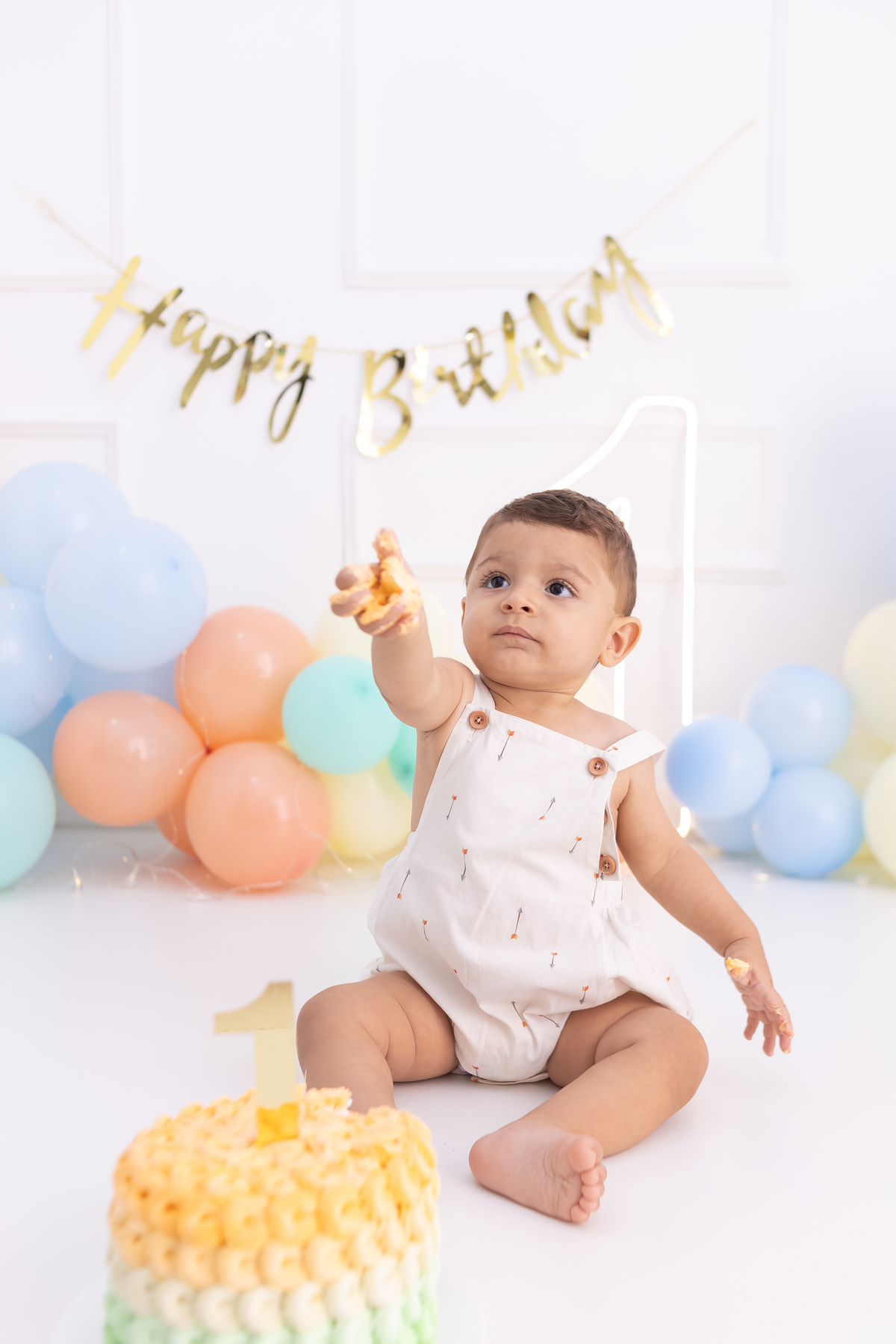 Ensaio smash the cake em estudio. Fotografo em londrina especializado em ensaios de bebes e crianças. Momento registrado pela fotografa Giscellayne