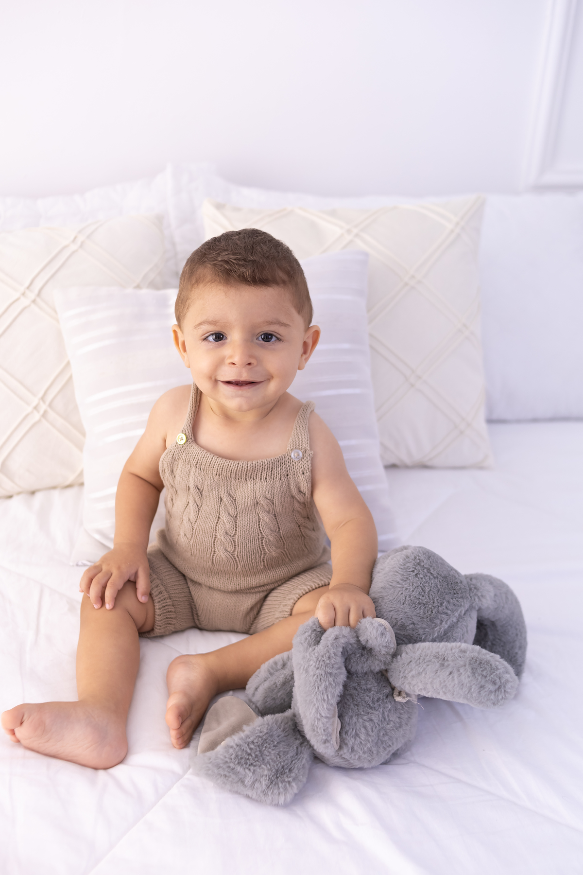 Ensaio smash the cake em estudio. Fotografo em londrina especializado em ensaios de bebes e crianças. Momento registrado pela fotografa Giscellayne