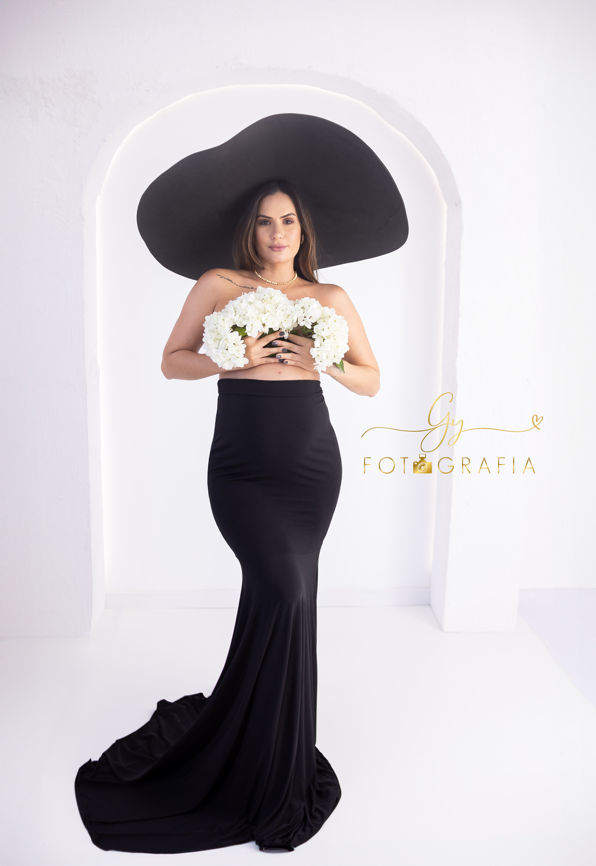 Ensaio de gestante da Priscila Delalibera empresária da loja Pryxx realizada no estúdio Gy fotografia em Londrina. A espera de Francisco.