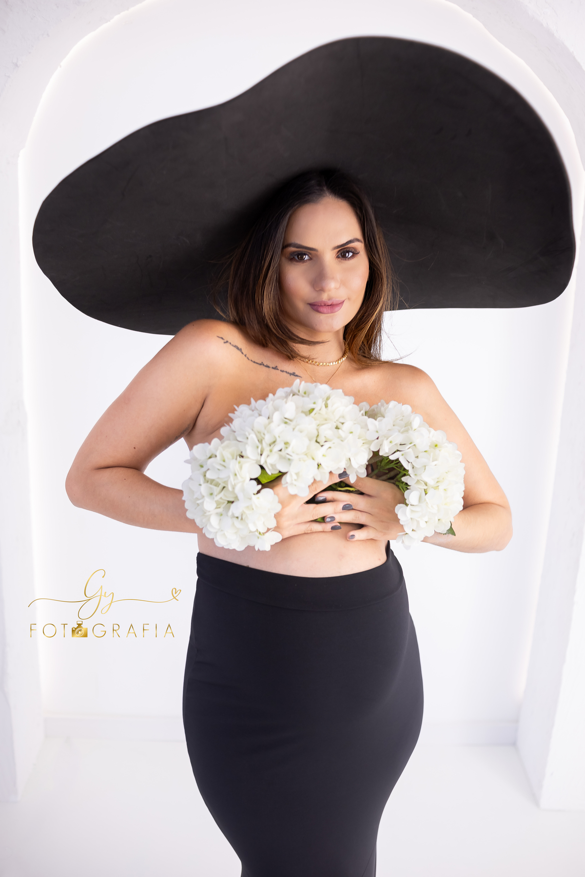 Ensaio de gestante da Priscila Delalibera empresária da loja Pryxx realizada no estúdio Gy fotografia em Londrina. A espera de Francisco.