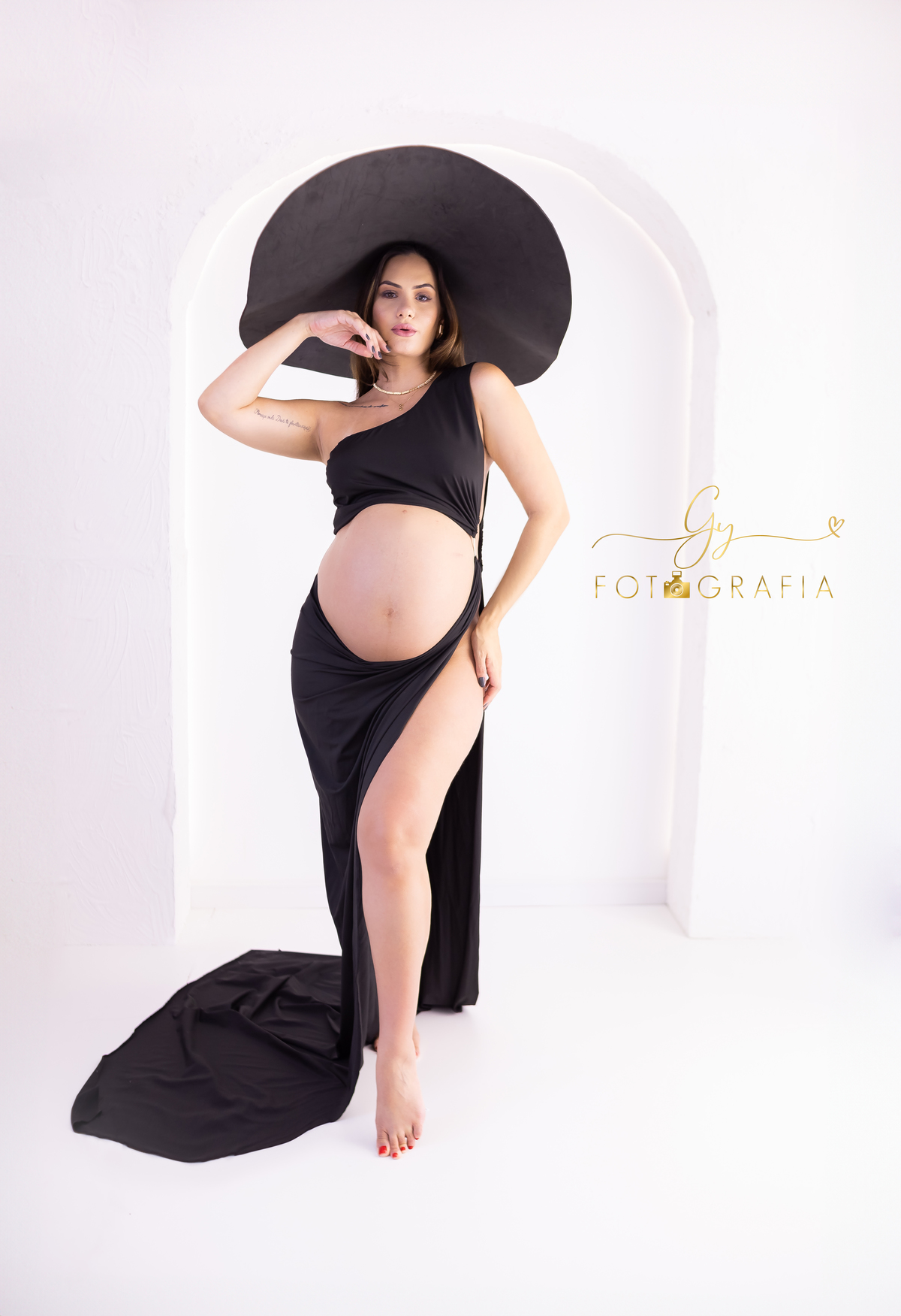 Ensaio de gestante da Priscila Delalibera empresária da loja Pryxx realizada no estúdio Gy fotografia em Londrina. A espera de Francisco.