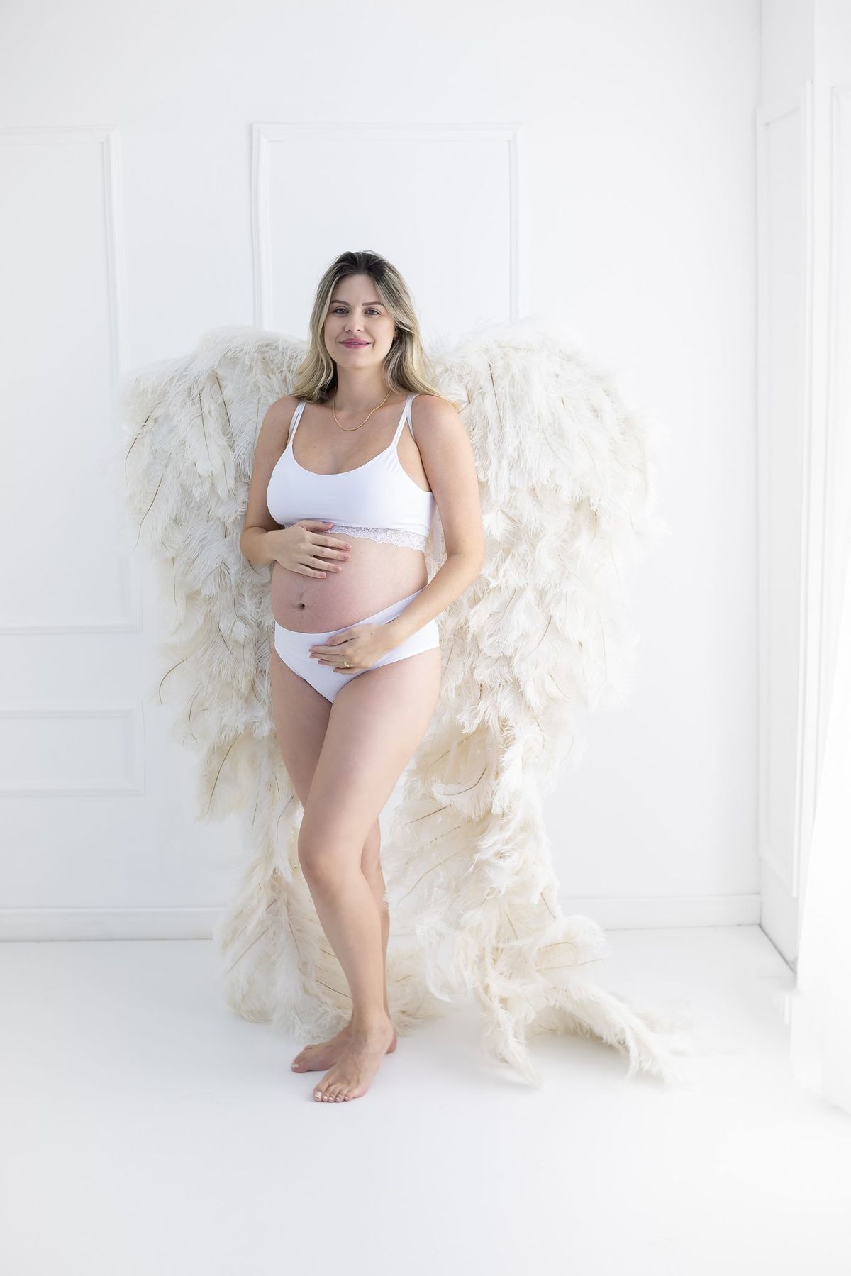 Ensaio de gestante em estúdio. Fotografo em londrina especializado em ensaios de gestantes, familias, bebes e crianças. Momento registrado pela fotografa Giscellayne.