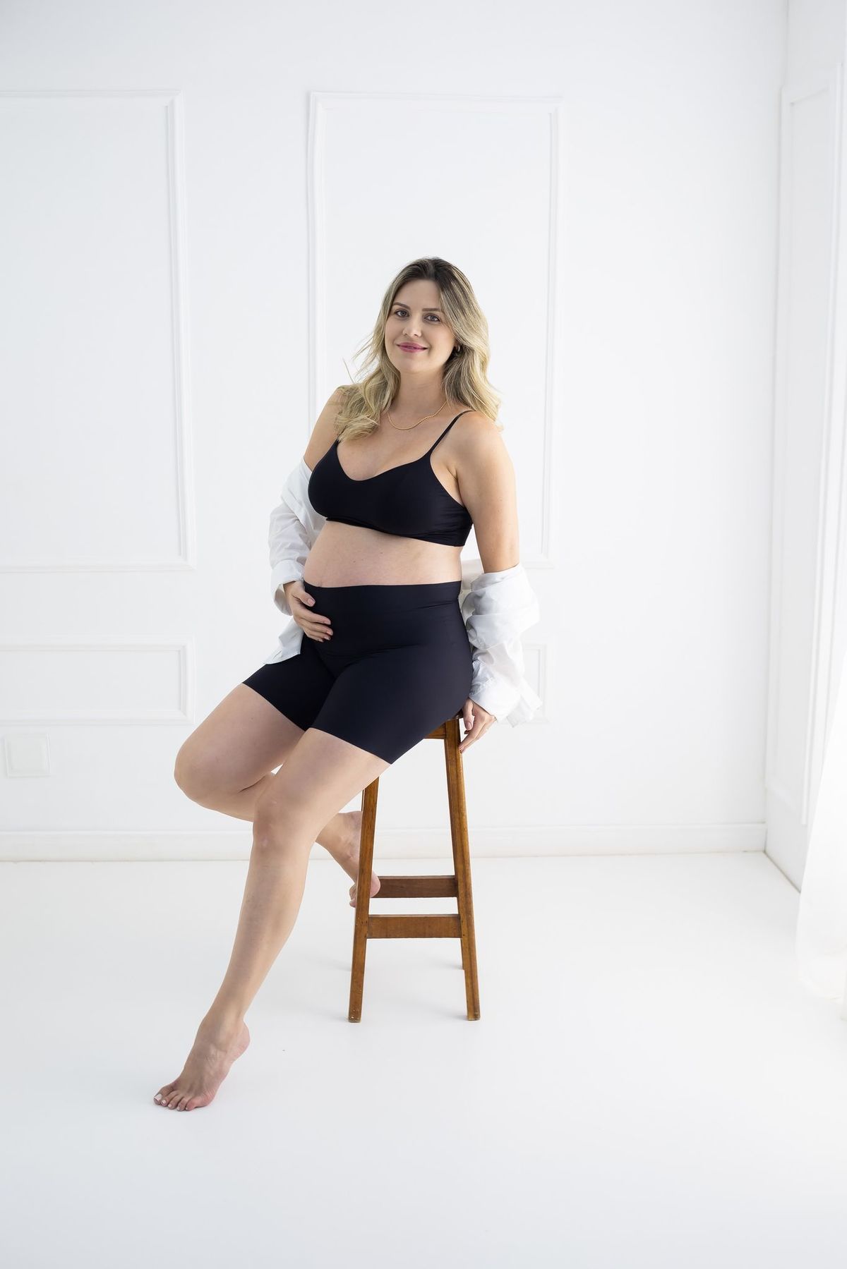 Ensaio de gestante em estúdio. Fotografo em londrina especializado em ensaios de gestantes, familias, bebes e crianças. Momento registrado pela fotografa Giscellayne.