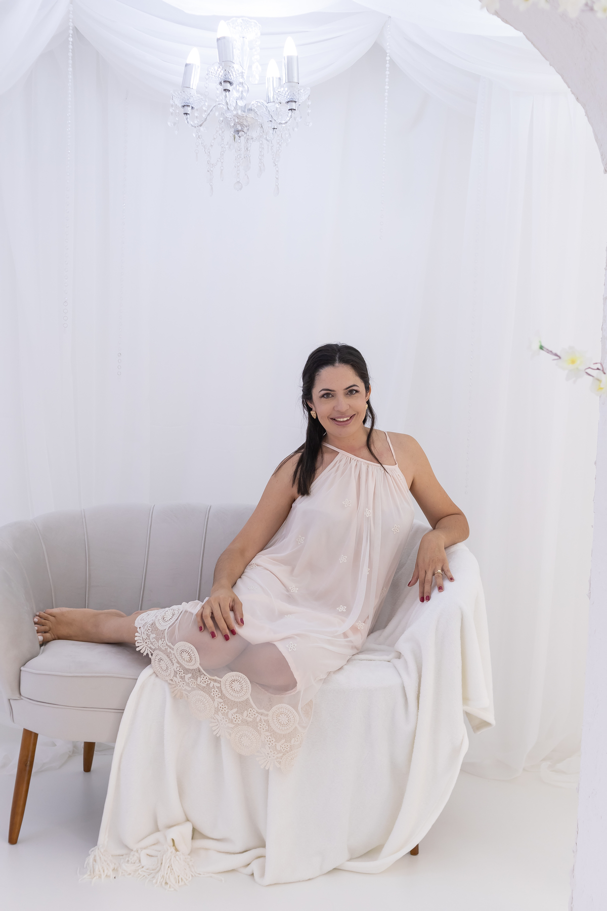 Ensaio de Dia das Mães em estúdio. Fotógrafo em Londrina especializado em ensaios de família, bebês e crianças. Momento registrado pela fotógrafa Giscellayne.