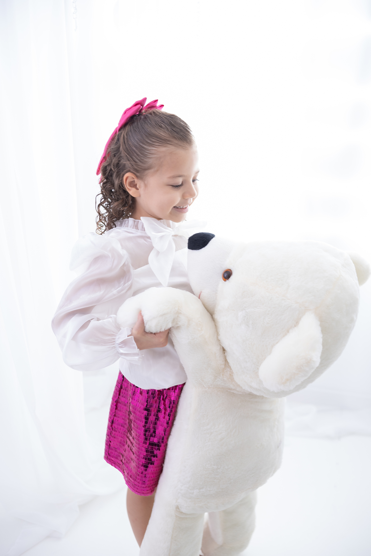 Ensaio de Dia das Mães em estúdio. Fotógrafo em Londrina especializado em ensaios de família, bebês e crianças. Momento registrado pela fotógrafa Giscellayne.