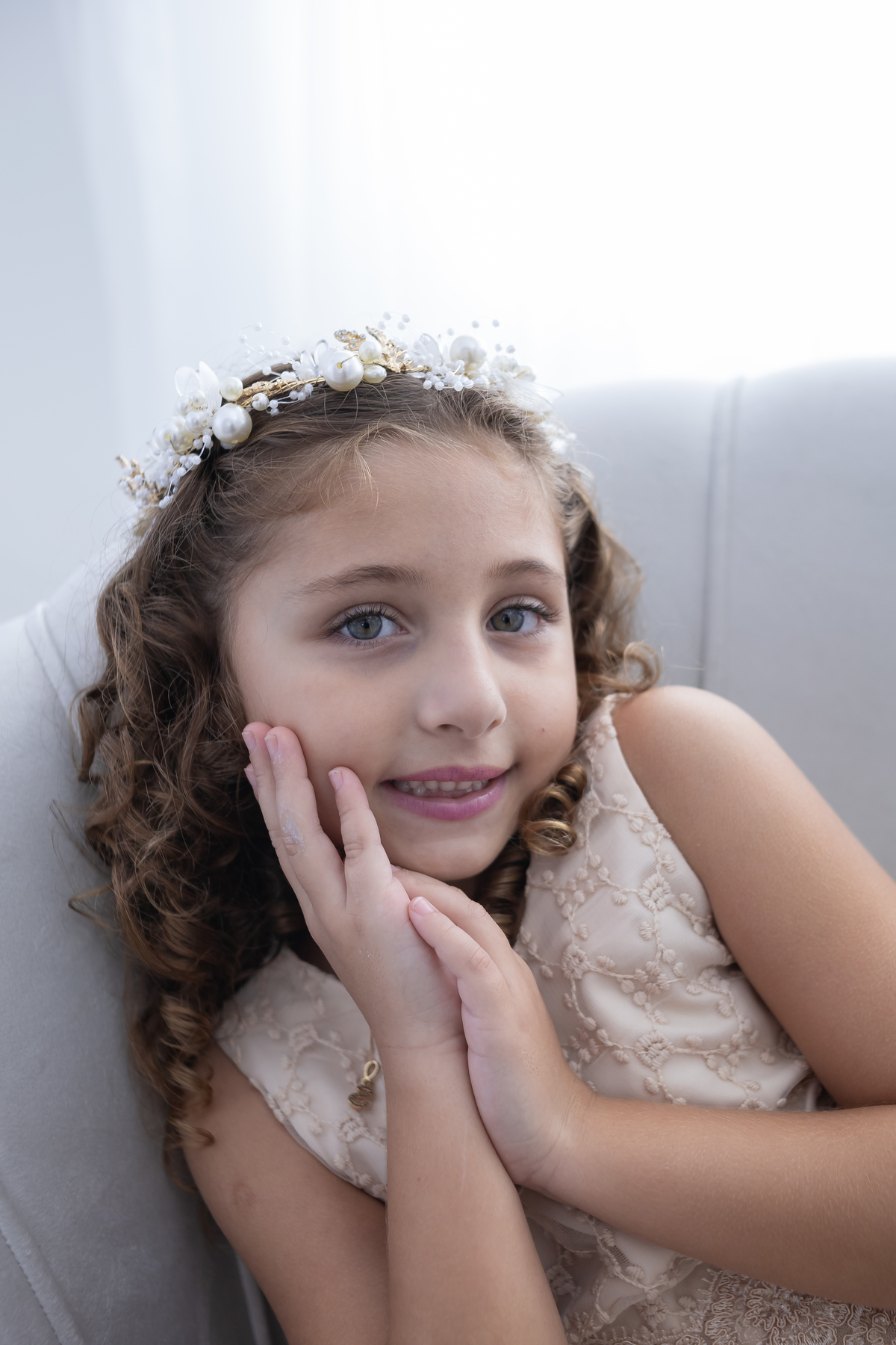 Ensaio de Dia das Mães em estúdio. Fotógrafo em Londrina especializado em ensaios de família, bebês e crianças. Momento registrado pela fotógrafa Giscellayne.
