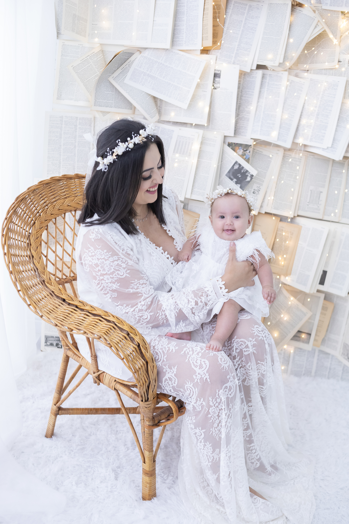 Ensaio de Dia das Mães em estúdio. Fotógrafo em Londrina especializado em ensaios de família, bebês e crianças. Momento registrado pela fotógrafa Giscellayne.