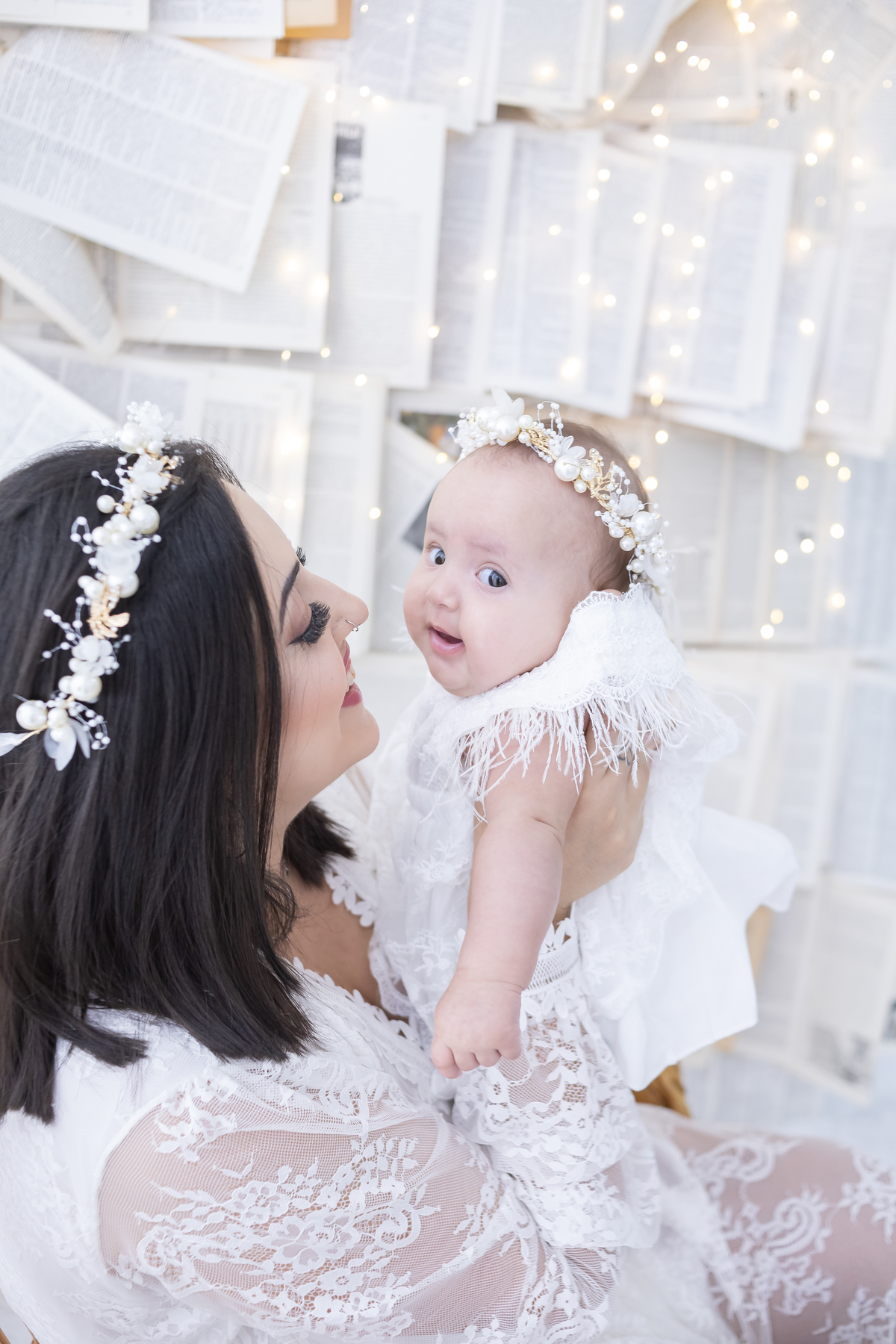 Ensaio de Dia das Mães em estúdio. Fotógrafo em Londrina especializado em ensaios de família, bebês e crianças. Momento registrado pela fotógrafa Giscellayne.